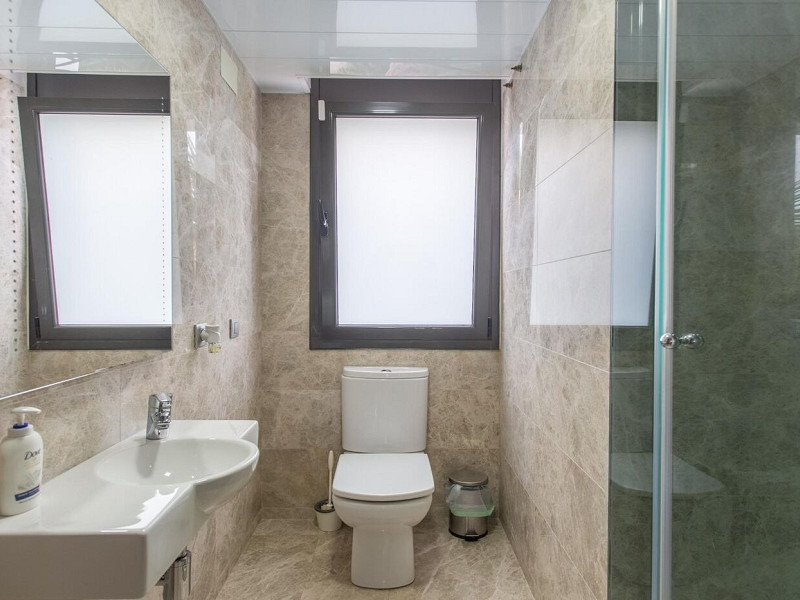 Роскошный современный дом в урбанизации Рокаферрера, Сант-Андреу-де-Льаванерес. Фото:  18