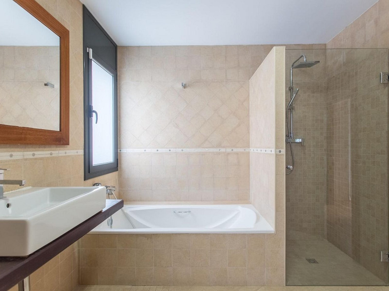 Роскошный современный дом в урбанизации Рокаферрера, Сант-Андреу-де-Льаванерес. Фото:  20