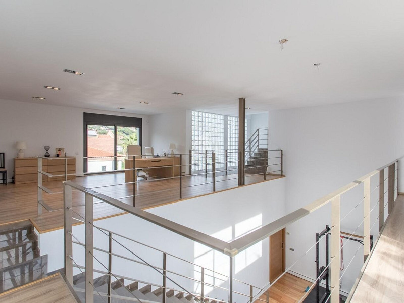 Роскошный современный дом в урбанизации Рокаферрера, Сант-Андреу-де-Льаванерес. Фото:  21