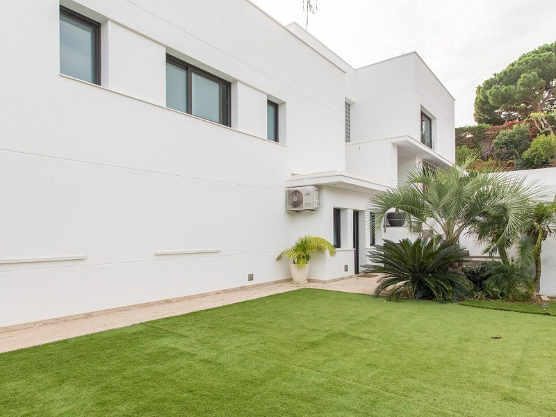 Роскошный современный дом в урбанизации Рокаферрера, Сант-Андреу-де-Льаванерес. Фото:  27