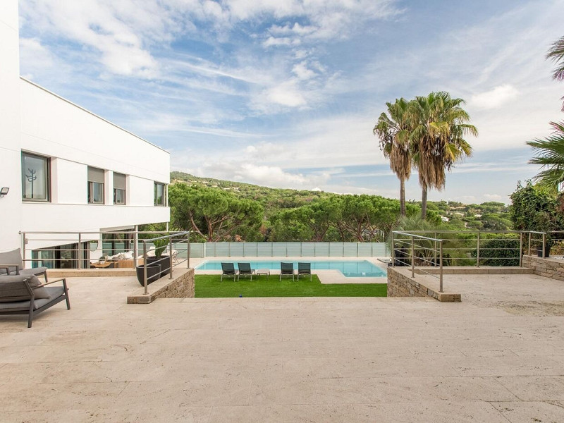 Роскошный современный дом в урбанизации Рокаферрера, Сант-Андреу-де-Льаванерес. Фото:  28