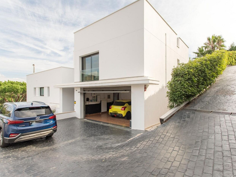 Роскошный современный дом в урбанизации Рокаферрера, Сант-Андреу-де-Льаванерес. Фото:  29