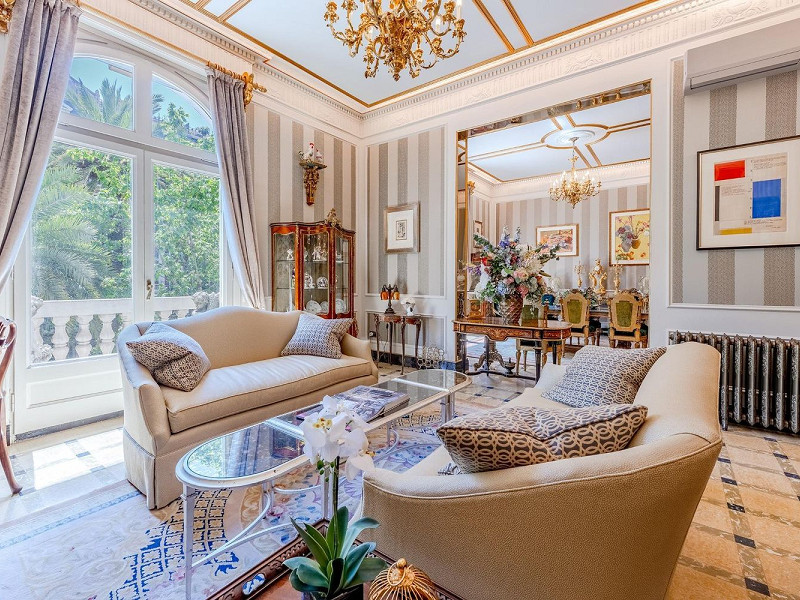 Настоящее произведение искусства: эксклюзивная дизайнерская квартира с выдающимися деталями и коллекцией антиквариата в Сант-Жервази, Барселона. Фото:  1