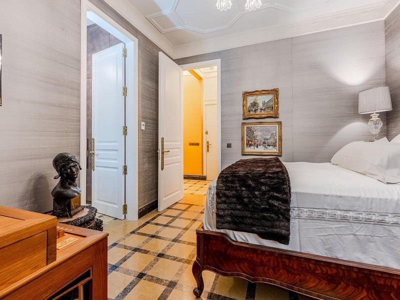 Настоящее произведение искусства: эксклюзивная дизайнерская квартира с выдающимися деталями и коллекцией антиквариата в Сант-Жервази, Барселона. Фото:  20