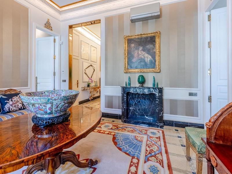 Настоящее произведение искусства: эксклюзивная дизайнерская квартира с выдающимися деталями и коллекцией антиквариата в Сант-Жервази, Барселона. Фото:  26