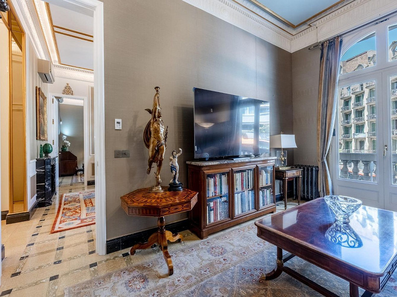 Настоящее произведение искусства: эксклюзивная дизайнерская квартира с выдающимися деталями и коллекцией антиквариата в Сант-Жервази, Барселона. Фото:  28