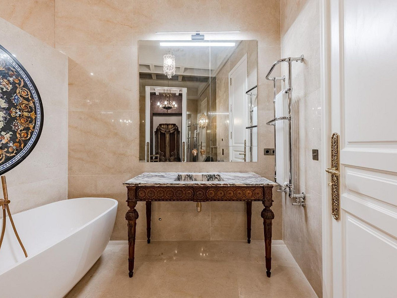 Настоящее произведение искусства: эксклюзивная дизайнерская квартира с выдающимися деталями и коллекцией антиквариата в Сант-Жервази, Барселона. Фото:  34