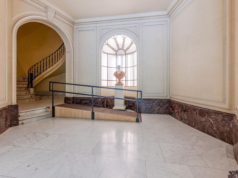 Настоящее произведение искусства: эксклюзивная дизайнерская квартира с выдающимися деталями и коллекцией антиквариата в Сант-Жервази, Барселона. Фото:  38