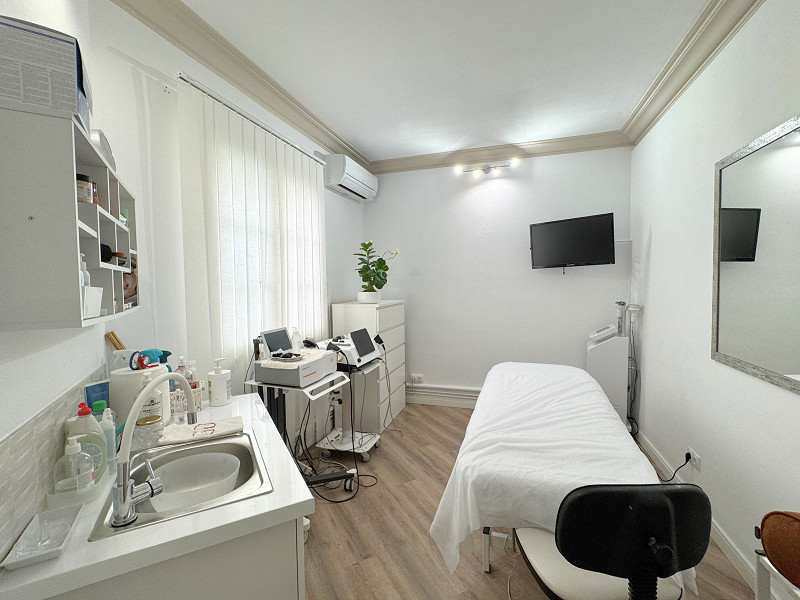 Центр эстетики и клиника физиотерапии в районе Эшампле, Барселона. Фото:  8