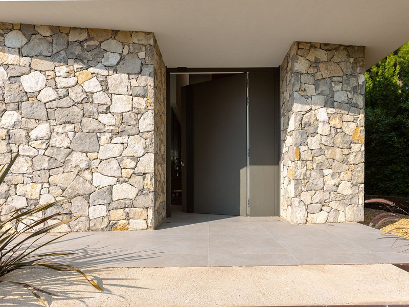 Эксклюзивный дом класса люкс с видом на море в Тейя, Барселона. Фото:  12