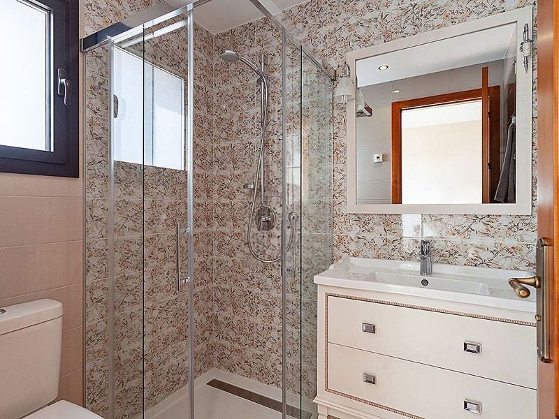 Villa de lujo de estilo clásico frente al mar en la Costa Brava, situada en la prestigiosa urbanización La Montgoda, Lloret de Mar. Foto:  36