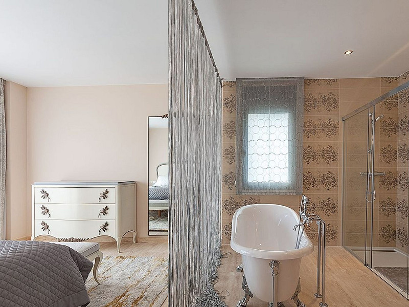 Villa de lujo de estilo clásico frente al mar en la Costa Brava, situada en la prestigiosa urbanización La Montgoda, Lloret de Mar. Foto:  44