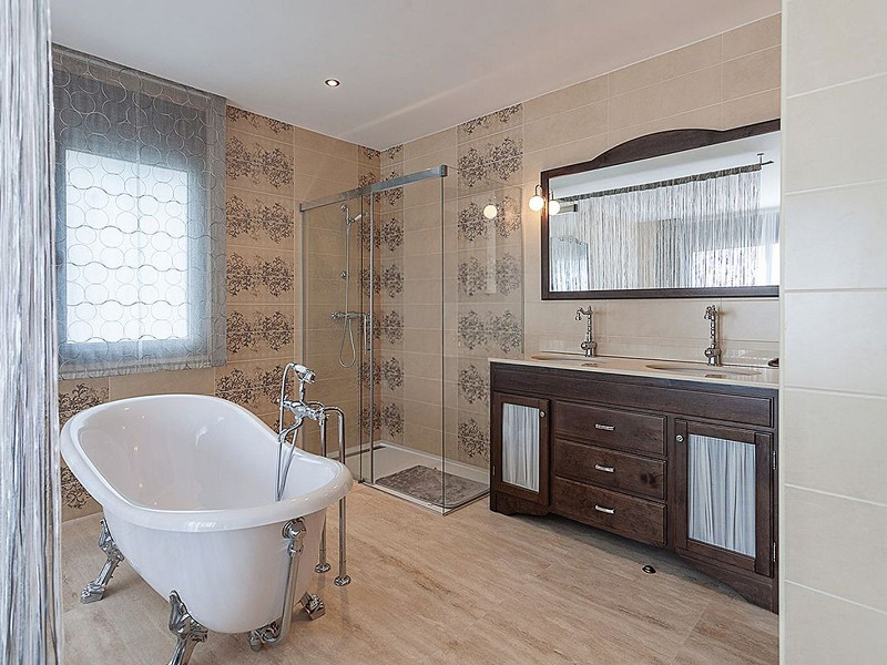 Villa de lujo de estilo clásico frente al mar en la Costa Brava, situada en la prestigiosa urbanización La Montgoda, Lloret de Mar. Foto:  43