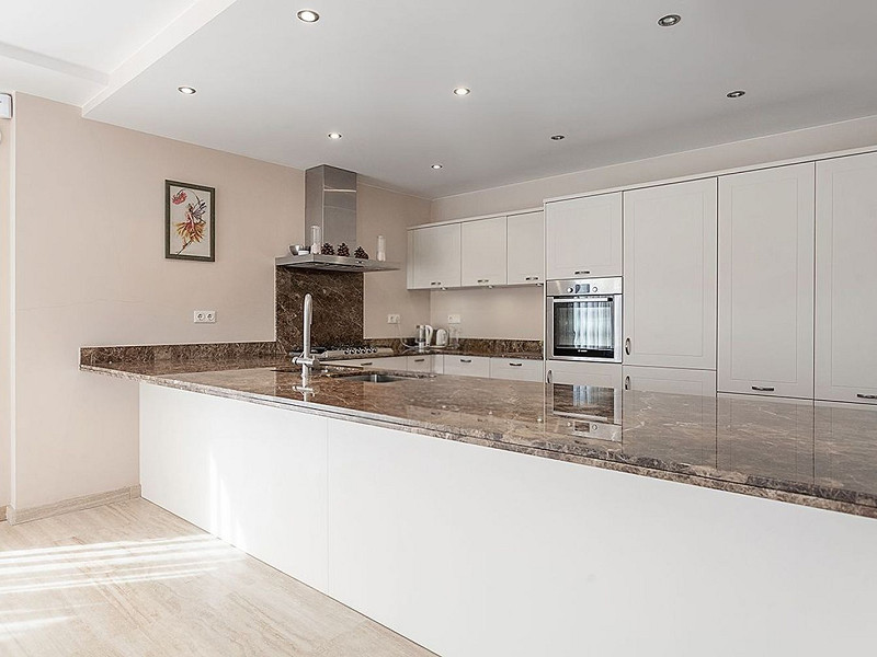 Villa de lujo de estilo clásico frente al mar en la Costa Brava, situada en la prestigiosa urbanización La Montgoda, Lloret de Mar. Foto:  9