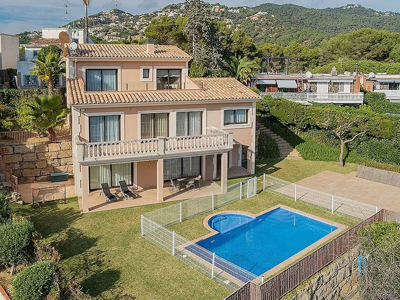 Villa de lujo de estilo clásico frente al mar en la Costa Brava, situada en la prestigiosa urbanización La Montgoda, Lloret de Mar. Foto:  2