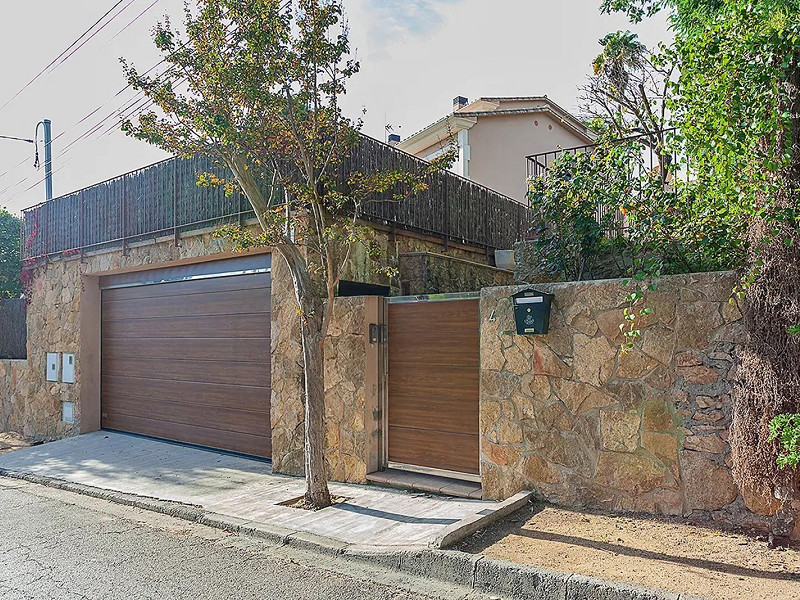 Villa de lujo de estilo clásico frente al mar en la Costa Brava, situada en la prestigiosa urbanización La Montgoda, Lloret de Mar. Foto:  55