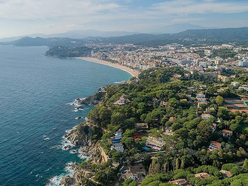 Villa de lujo de estilo clásico frente al mar en la Costa Brava, situada en la prestigiosa urbanización La Montgoda, Lloret de Mar. Foto:  3