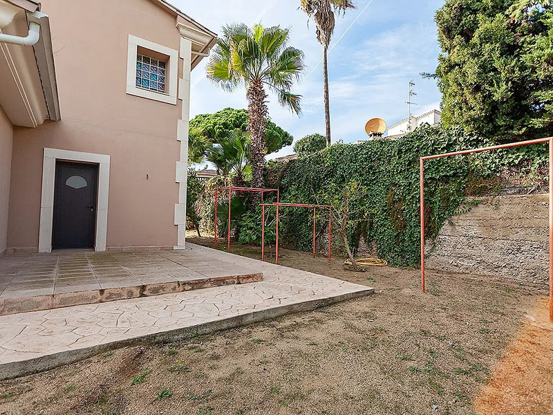 Villa de lujo de estilo clásico frente al mar en la Costa Brava, situada en la prestigiosa urbanización La Montgoda, Lloret de Mar. Foto:  53