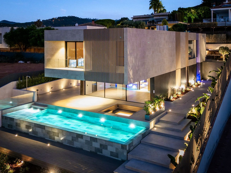 Move-In Ready Luxury Villa in Teià