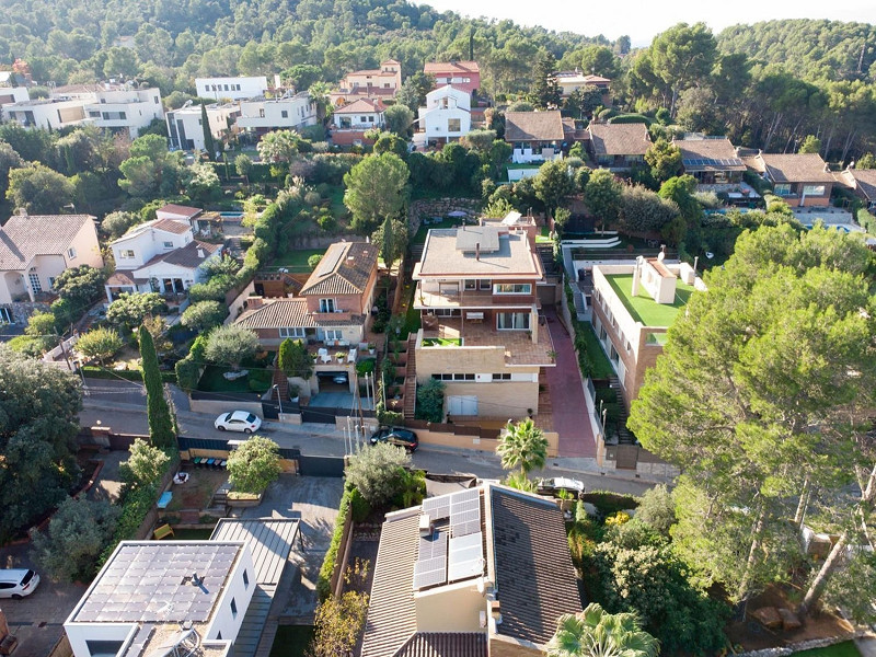 High-End Contemporary Villa with Garden and Pool in Sant Cugat del Valles, Barcelona. Photo:  4