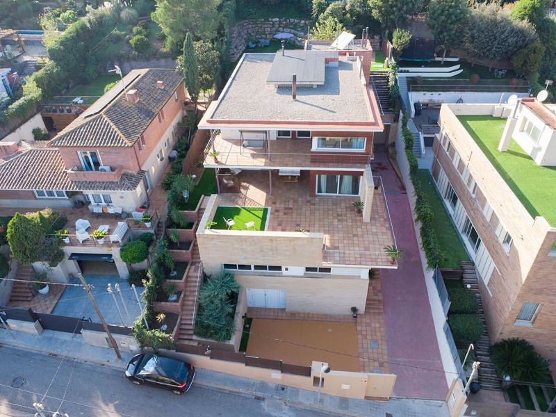 High-End Contemporary Villa with Garden and Pool in Sant Cugat del Valles, Barcelona. Photo:  3