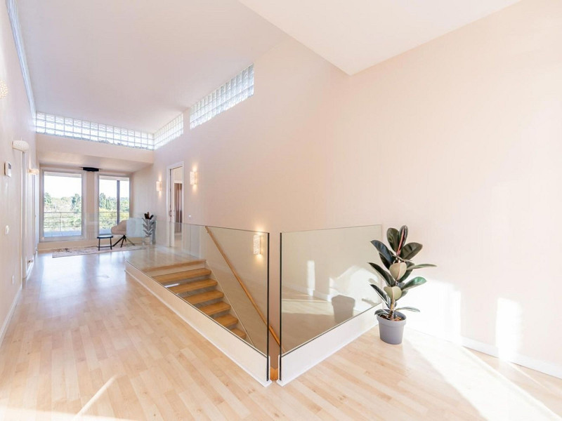 High-End Contemporary Villa with Garden and Pool in Sant Cugat del Valles, Barcelona. Photo:  11