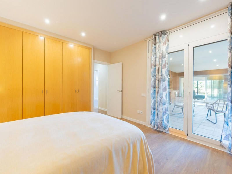 High-End Contemporary Villa with Garden and Pool in Sant Cugat del Valles, Barcelona. Photo:  10