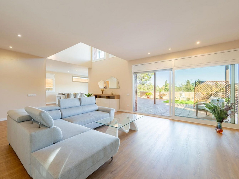 High-End Contemporary Villa with Garden and Pool in Sant Cugat del Valles, Barcelona. Photo:  16