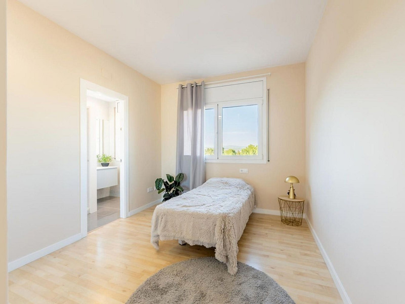 High-End Contemporary Villa with Garden and Pool in Sant Cugat del Valles, Barcelona. Photo:  13