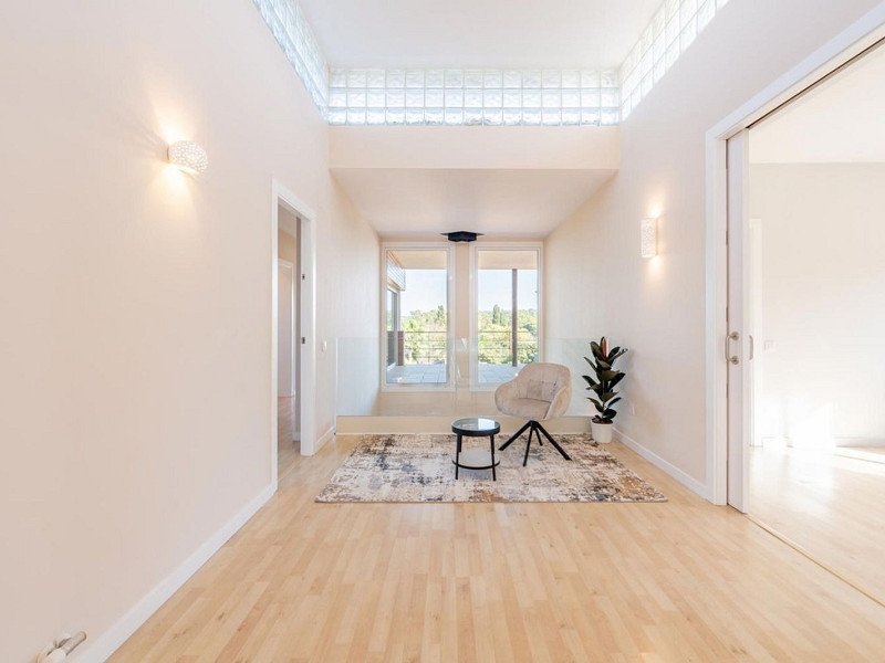 High-End Contemporary Villa with Garden and Pool in Sant Cugat del Valles, Barcelona. Photo:  12