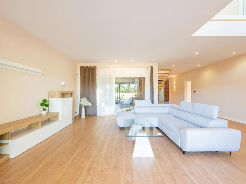 High-End Contemporary Villa with Garden and Pool in Sant Cugat del Valles, Barcelona. Photo:  17