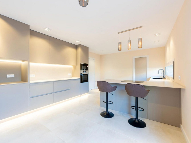 High-End Contemporary Villa with Garden and Pool in Sant Cugat del Valles, Barcelona. Photo:  24