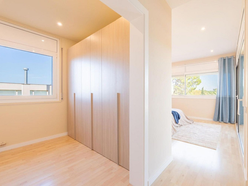 High-End Contemporary Villa with Garden and Pool in Sant Cugat del Valles, Barcelona. Photo:  31