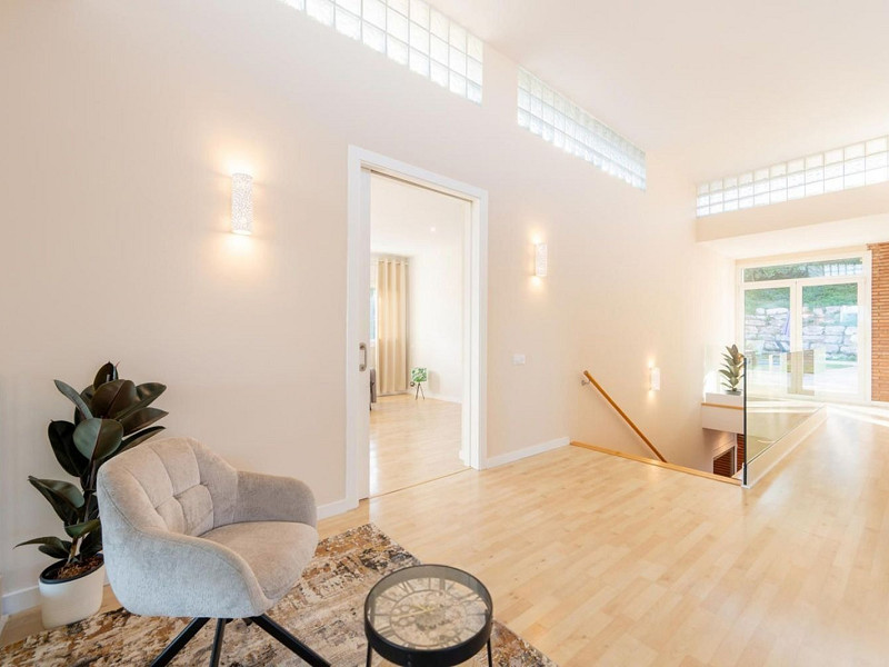 High-End Contemporary Villa with Garden and Pool in Sant Cugat del Valles, Barcelona. Photo:  29