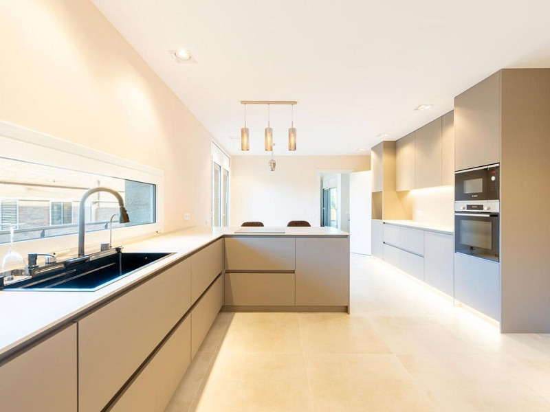 High-End Contemporary Villa with Garden and Pool in Sant Cugat del Valles, Barcelona. Photo:  27