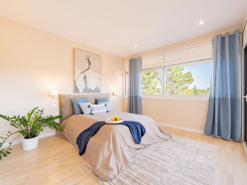 High-End Contemporary Villa with Garden and Pool in Sant Cugat del Valles, Barcelona. Photo:  35