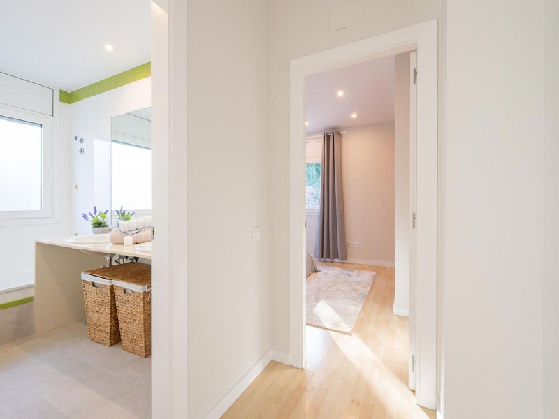 High-End Contemporary Villa with Garden and Pool in Sant Cugat del Valles, Barcelona. Photo:  41