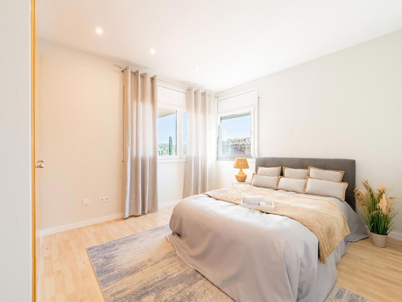 High-End Contemporary Villa with Garden and Pool in Sant Cugat del Valles, Barcelona. Photo:  39