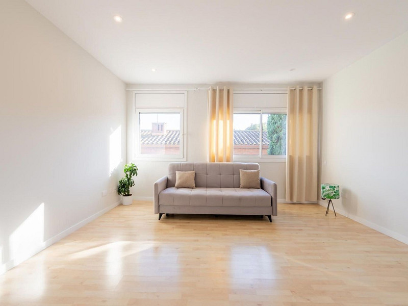 High-End Contemporary Villa with Garden and Pool in Sant Cugat del Valles, Barcelona. Photo:  37