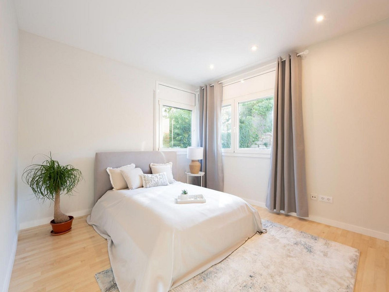 High-End Contemporary Villa with Garden and Pool in Sant Cugat del Valles, Barcelona. Photo:  44