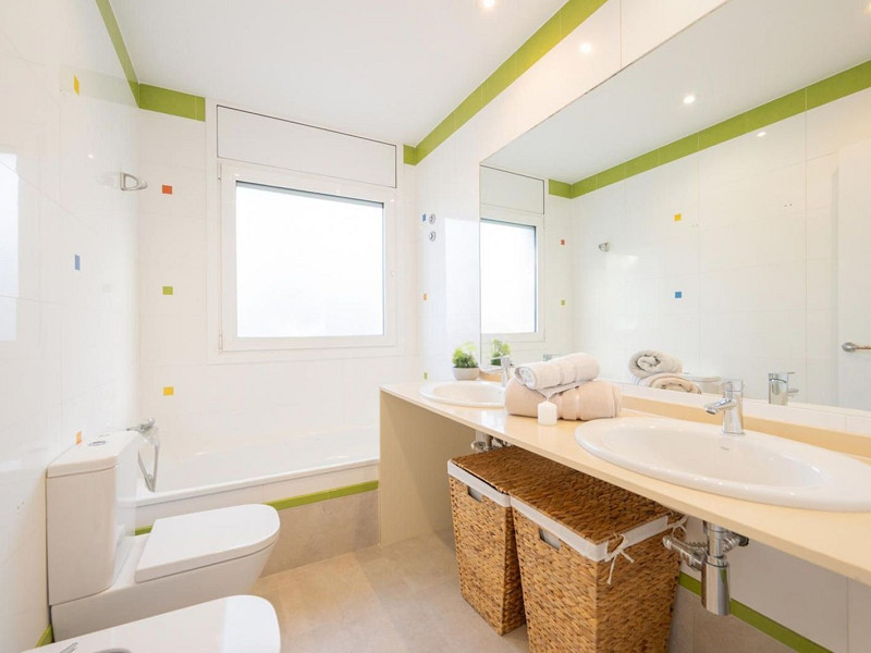 High-End Contemporary Villa with Garden and Pool in Sant Cugat del Valles, Barcelona. Photo:  42