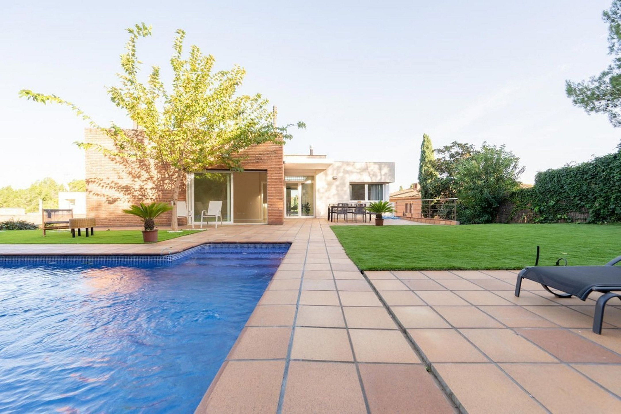 High-End Contemporary Villa with Garden and Pool in Sant Cugat del Valles, Barcelona