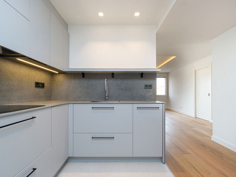 Роскошная квартира с элегантным дизайном на улице Касанова, Барселона. Фото:  6