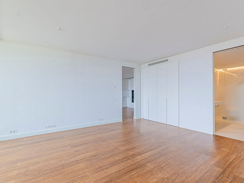 Элитная новостройка на первой линии моря в Диагональ Мар, Барселоне. Фото:  11