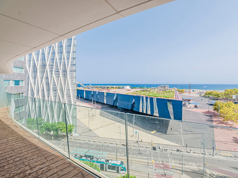 Элитная новостройка на первой линии моря в Диагональ Мар, Барселоне. Фото:  12