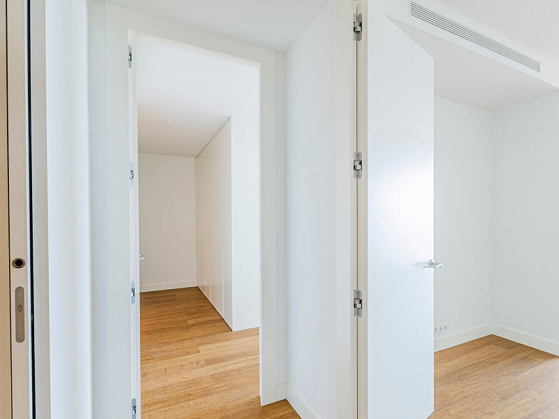 Элитная новостройка на первой линии моря в Диагональ Мар, Барселона. Фото:  13