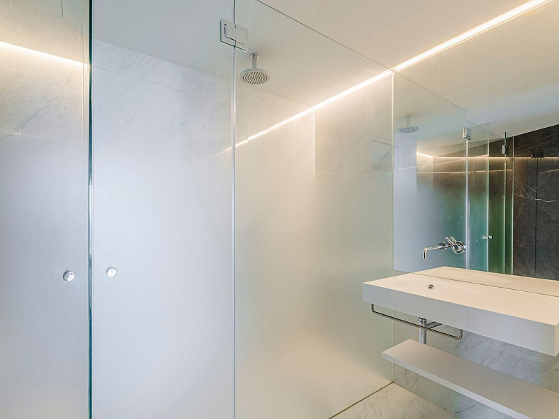 Элитная новостройка на первой линии моря в Диагональ Мар, Барселона. Фото:  19