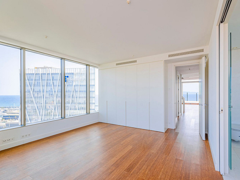 Элитная новостройка на первой линии моря в Диагональ Мар, Барселона. Фото:  17