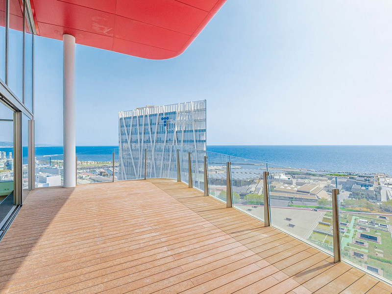 Элитная новостройка на первой линии моря в Диагональ Мар, Барселона. Фото:  34