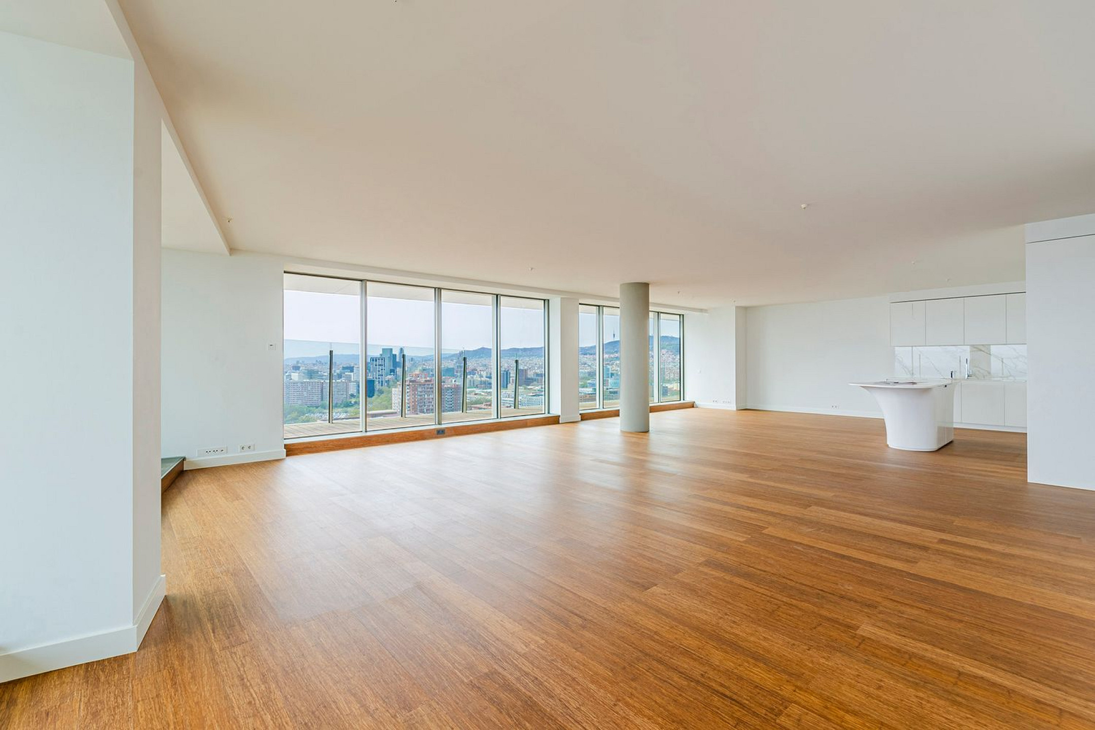 Элитная новостройка на первой линии моря в Диагональ Мар, Барселоне